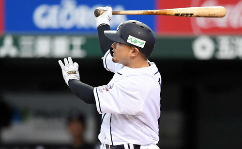 右前に適時打を放つ森（2019年9月15日）