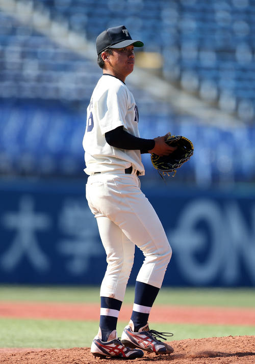 東洋大対亜大　9回裏亜大2死一塁、最後の打者を三振に仕留め、4安打1失点で完投した村上（撮影・大野祥一）