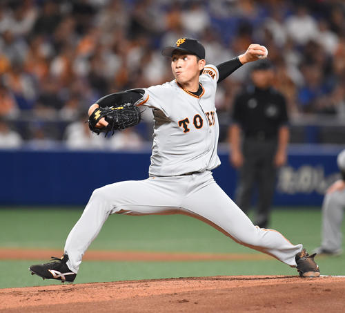 中日対巨人　1回裏、登板する巨人先発の高橋優貴（撮影・森本幸一）