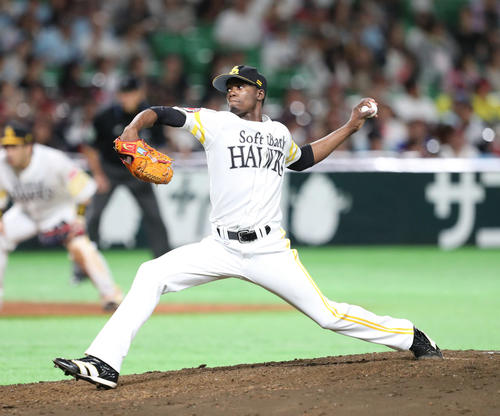 ソフトバンク対オリックス　3番手として登板したモイネロ（撮影・梅根麻紀）