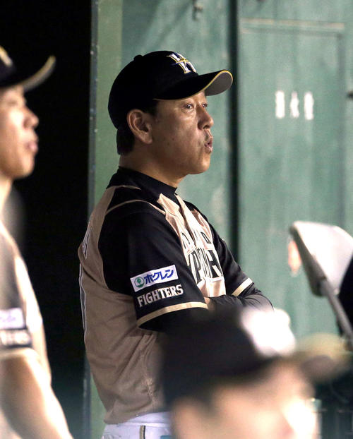 西武対日本ハム　先制を許しベンチで顔をゆがめる日本ハム栗山監督（撮影・佐藤翔太）