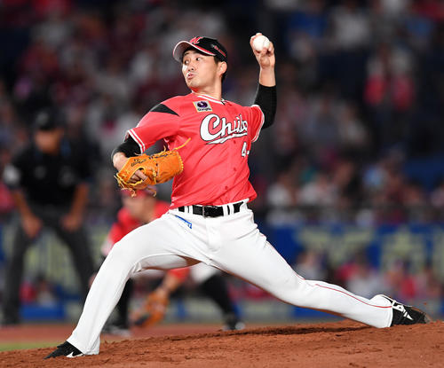 ロッテ対楽天　ロッテ先発の小島（撮影・横山健太）
