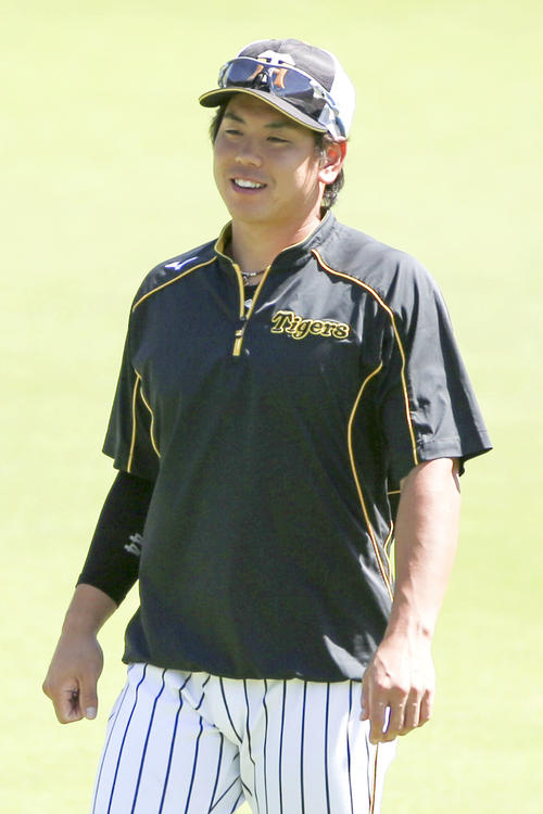 指名練習でリラックスした表情の梅野（撮影・上山淳一）