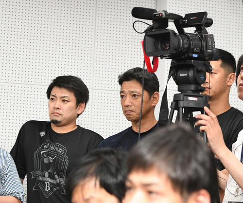 会見の席にオリックス海田智行、田口壮コーチ、吉田一将の姿も（撮影・渦原淳）