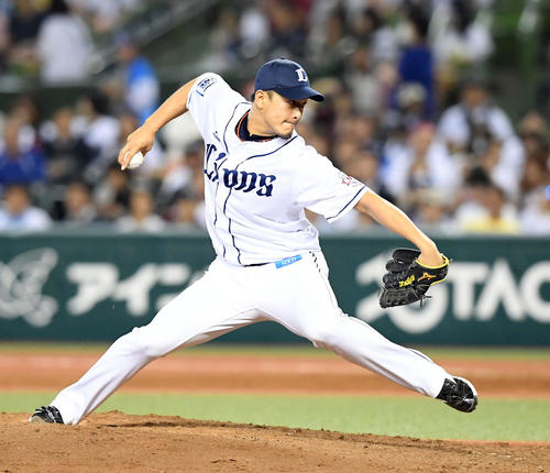 西武対楽天　8回からマウンドに上がった西武平井（撮影・たえ見朱実）