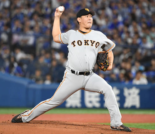 DeNA対巨人　力投する巨人先発の山口（撮影・山崎安昭）
