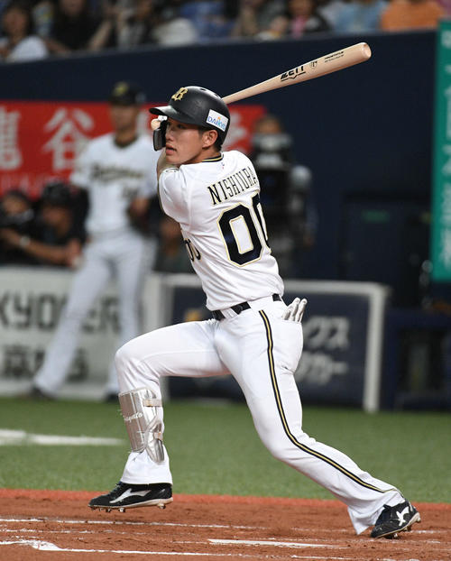 オリックス対ロッテ　1回裏オリックス2死満塁、西浦は3点適時二塁打を放つ（撮影・渦原淳）