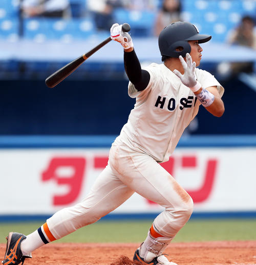 7回裏法大1死二、三塁、右越え2点適時三塁打を放つ毛利（撮影・大野祥一）