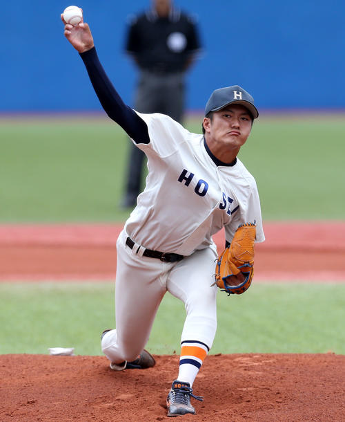 先発の法大・朝山（撮影・大野祥一）