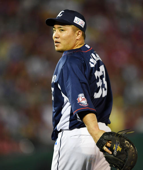楽天対西武　2回表西武1死一塁、山川穂高は帰塁の際にベースを踏まずに戻ってしまいアウトになる（撮影・横山健太）