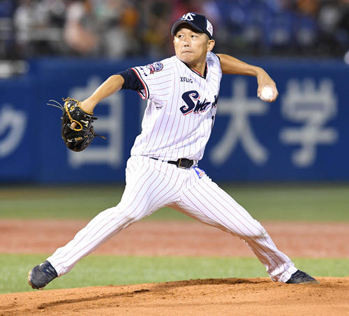 ヤクルト対巨人　力投するヤクルト先発の石川（撮影・山崎安昭）