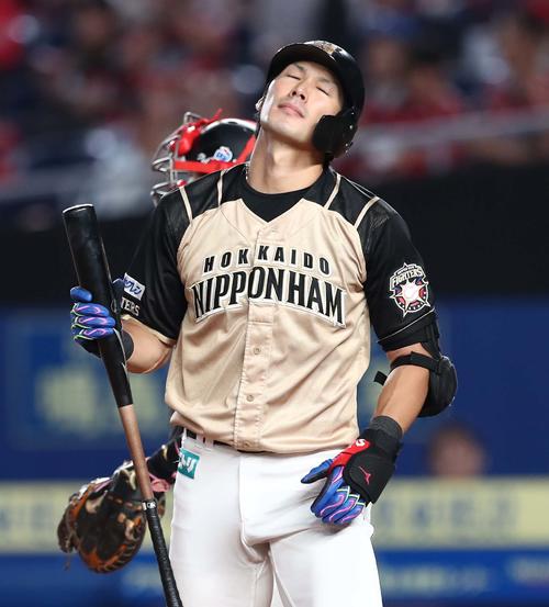 ロッテ対日本ハム　6回表日本ハム無死一塁、三振に終わる大田（撮影・黒川智章）