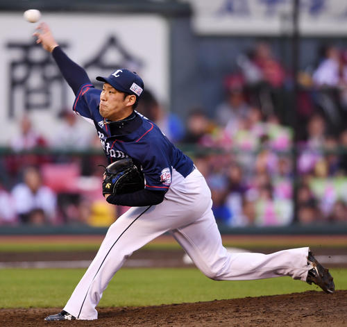 9回裏から登板した西武増田（撮影・横山健太）