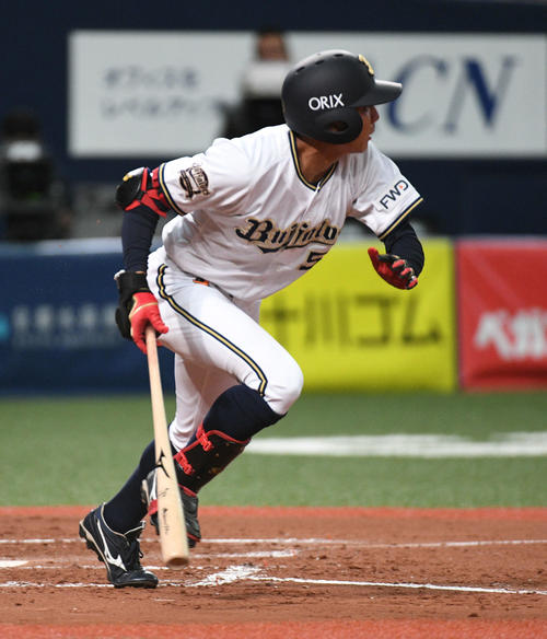 オリックス対ソフトバンク　3回裏オリックス無死、宜保はプロ初安打を放つ（撮影・渦原淳）