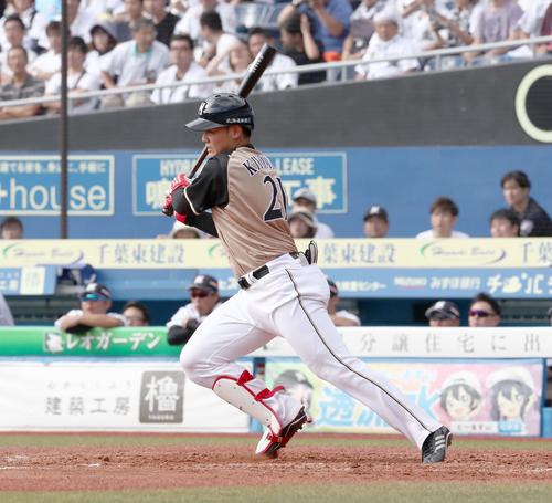 ロッテ対日本ハム　2回表日本ハム2死一塁、右前打を放つ清宮（撮影・黒川智章）