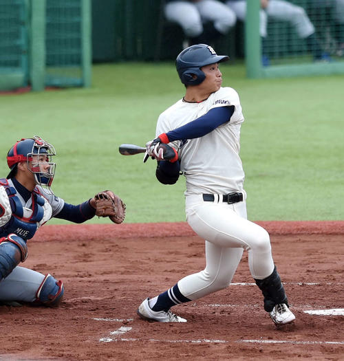 宮城教大対東北工大　1回裏東北工大2死三塁、先制の三塁打を放った伊藤直