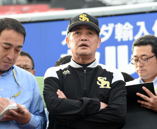 楽天対西武　巨人阿部慎之助の引退についてコメントするソフトバンク工藤監督（撮影・横山健太）