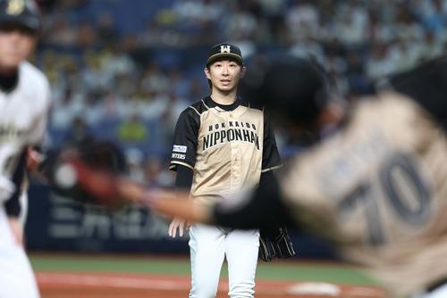 オリックス対日本ハム　5回裏オリックス2死一、二塁、ロメロを三邪飛に抑える金子（撮影・黒川智章）