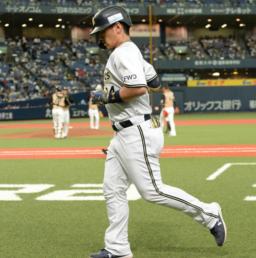 オリックス対日本ハム　9回裏オリックス2死、吉田正尚は2塁ゴロに倒れがっくり（撮影・渦原淳）