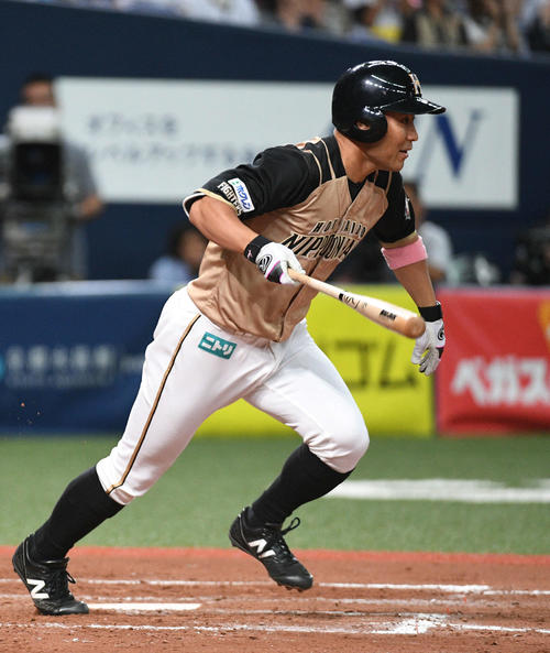 オリックス対日本ハム　9回表日本ハム2死、田中賢介は右前打を放つ（撮影・渦原淳）