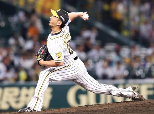 阪神対巨人　9回から阪神5番手で登板し、試合を締めた藤川（撮影・前田充）