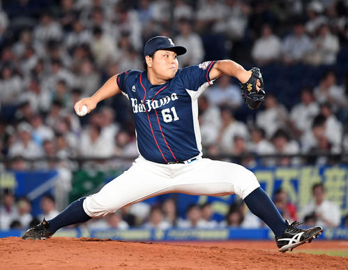 ロッテ対西武　7回からマウンドに上がった西武平良（撮影・たえ見朱実）
