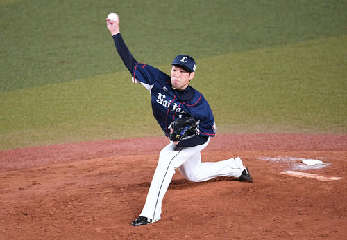 ロッテ対西武　力投する西武5番手の増田（撮影・加藤諒）