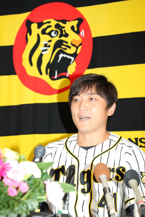 引退会見を行った高橋聡（撮影・加藤哉）