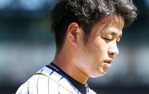 投手指名練習で全力で走り込む高橋遥（撮影・上山淳一）