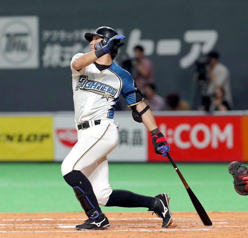 日本ハム対オリックス　4回裏日本ハム1死、大田は左越え本塁打を放つ（撮影・佐藤翔太）