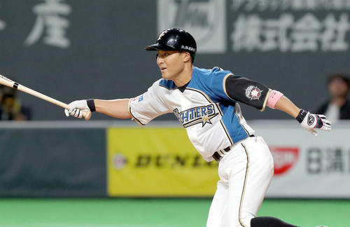 日本ハム対オリックス　3回裏日本ハム2死一塁、遊ゴロに終わる田中賢（撮影・佐藤翔太）