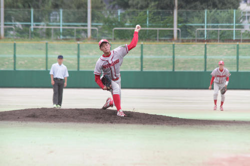 神戸大対奈良学園大　救援で2回無失点の奈良学園大・菅田（撮影・柏原誠）