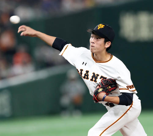 巨人対DeNA　5回、巨人5番手で登板し力投する戸郷（撮影・垰建太）