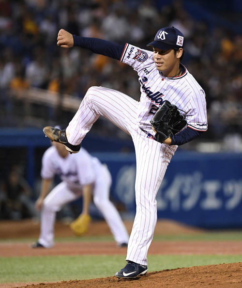 ヤクルト対巨人　先発し力投するヤクルト小川（撮影・鈴木みどり）