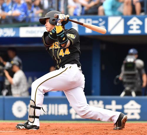 DeNA対阪神　3回表阪神1死、左前安打を放つ梅野隆太郎（撮影・上田博志）