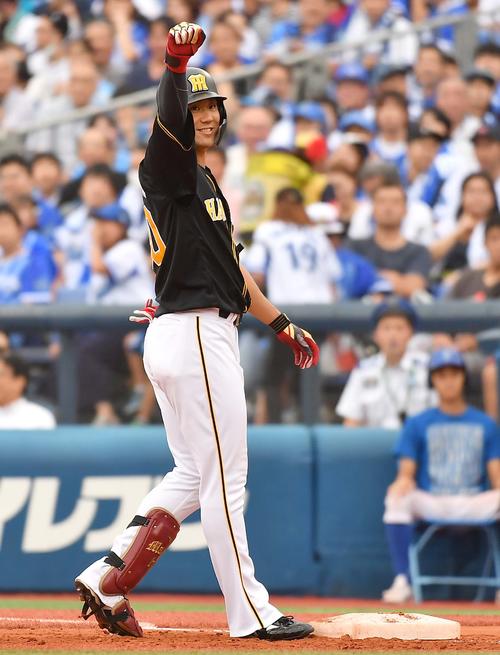 DeNA対阪神　4回表阪神1死満塁、左前に先制適時打を放つ中谷将大（撮影・上田博志）