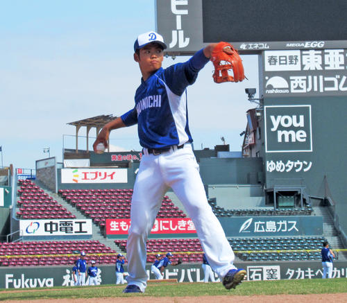 甲子園での1軍デビューへ向け練習する中日根尾（撮影・伊東大介）