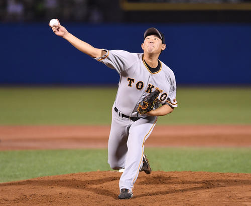 ヤクルト対巨人　力投する巨人先発の山口（撮影・加藤諒）