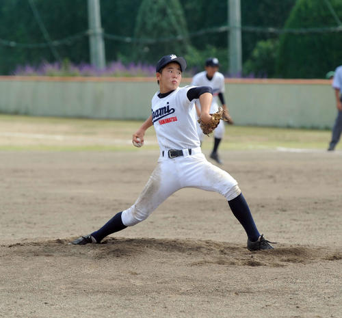 公式戦初先発で3回無安打無失点の好投を見せた浜松南の松井