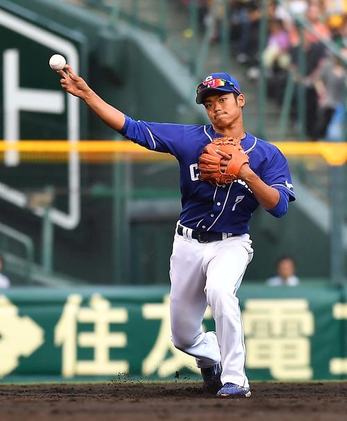 阪神対中日　7回裏阪神無死、北條史也の遊ゴロをさばく根尾昂（撮影・上田博志）