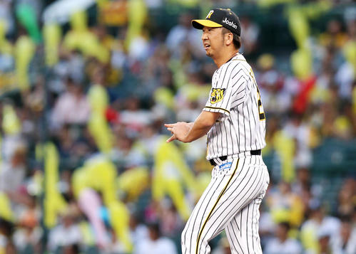 阪神対中日　9回登板の藤川は代打堂上に中前2点適時打を打たれた（撮影・上山淳一）