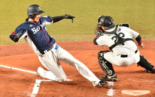 一塁から生還した西武金子侑司(2019年9月24日)