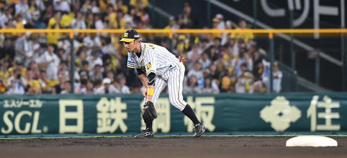 阪神対中日 8回守備につく鳥谷敬(撮影・奥田泰也)=2019年9月30日甲子園球場