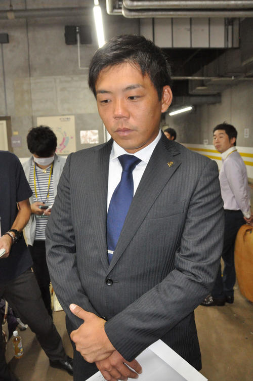 ソフトバンク育成張本は報道陣の質問に応える