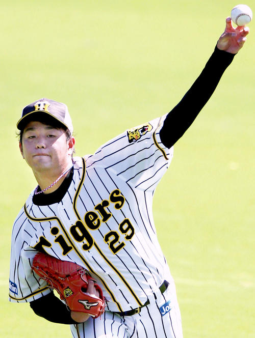 投手指名練習で投げ込む阪神高橋遥（撮影・上山淳一）