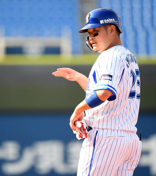 紅白戦　1回裏1死一、三塁、右前に先制の適時打を放った筒香（撮影・たえ見朱実）
