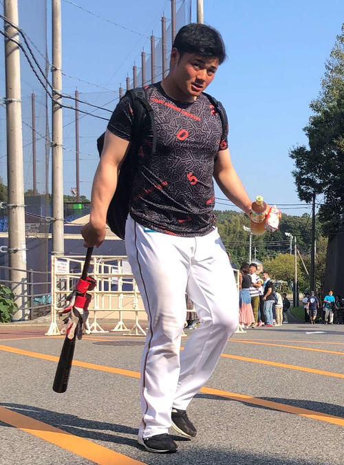 鎌ケ谷で練習を終え、引き揚げる日本ハム清宮（撮影・木下大輔）