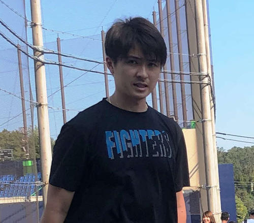 鎌ケ谷でリハビリ中の日本ハム上沢（撮影・木下大輔）