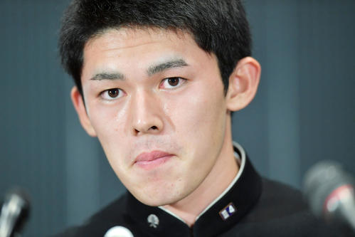 プロ志望を表明した大船渡・佐々木（撮影・横山健太）