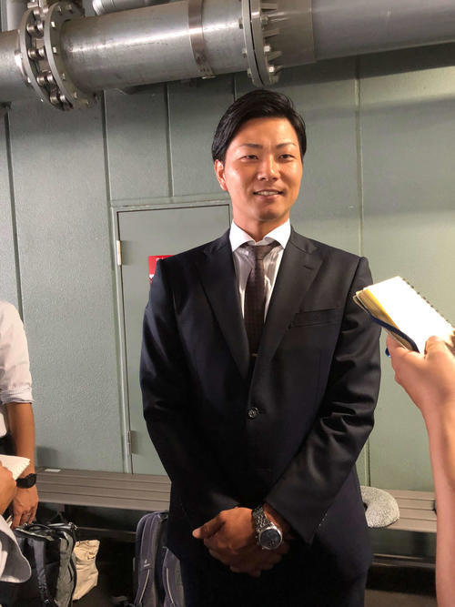 戦力外通告を受けた広島横山